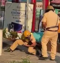 Xác minh clip CSGT-TT Công an quận 7 'khống chế' tài xế taxi công nghệ 1